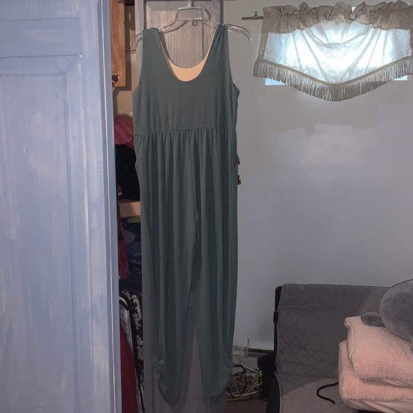 Green romper - Picture 1 of 2